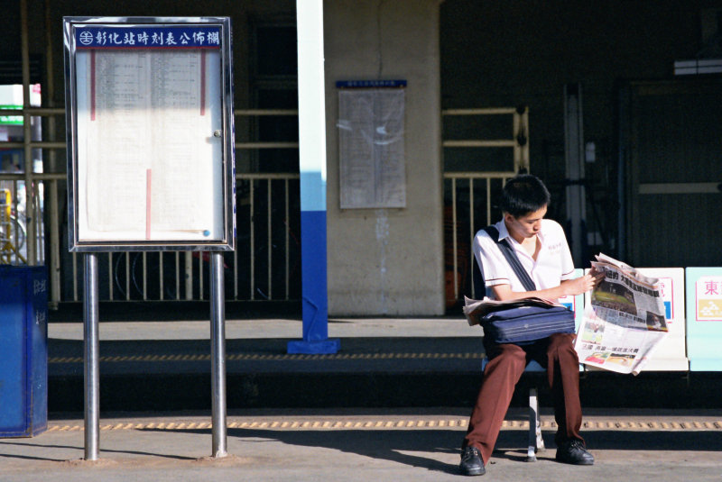 台灣鐵路旅遊攝影彰化火車站月台旅客2002年之前攝影照片20
